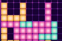 O altă variantă a popularului joc 10x10 Tetris, de data aceasta în stil disco
