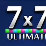 Text alb 7x7 Ultimate pe un fundal albastru cu o bandă de pătrate colorate sub text