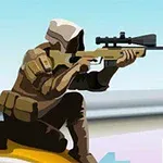 Un personaj cu echipament militar stă așezat pe un acoperiș, ținând o pușcă cu lunetă și privind către un oraș din fundal