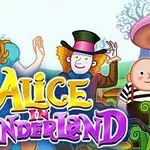 Personaje animate, inclusiv o fată blondă în rochie albastră și un bărbat cu pălărie cilindrică, pe un fundal de basm, alături de textul Alice in Wonderland