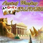 Statuia unui colos și structuri antice într-un peisaj cu fundal roz și cer albastru, alături de un set de cărți de joc și text decorativ