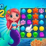 Sirena cu păr roșu și coadă mov se află lângă o grilă cu obiecte marine colorate pe fundal albastru subacvatic