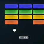 Blocuri colorate aliniate deasupra unei mingi albe și unei platforme, cu sigla Atari în dreapta jos