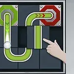 Interfață cu un puzzle unde o mână mută o piesă pentru a crea un drum continuu pentru o bilă albă pe un traseu curbat verde, într-un cadru pătrat