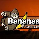 Gorilă zâmbitoare ținând o banană alături de textul „Bananas Joe” pe un fundal cu apus portocaliu