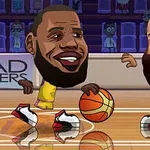 Două personaje de desene animate joacă baschet pe un teren, având capetele mari și corpuri mici, unul în echipament galben și altul în echipament roșu