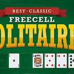 Textul Best Classic Freecell Solitaire pe un fundal verde cu cărți de joc afișate dedesubt