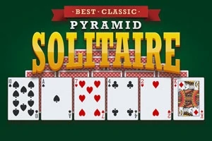 Cărți de joc aranjate pe un fundal verde cu titlul Solitaire Pyramid