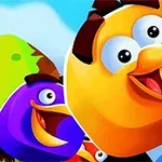 Păsări animate colorate cu expresii vesele pe un fundal albastru cu nori