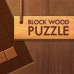 Tabel de puzzle din lemn cu blocuri și un semn de lemn suspendat cu textul „Block Wood Puzzle”
