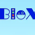 Logo albastru cu literele Blox pe fundal albastru deschis, incluzând un pătrat cu culori și un cerc cu față zâmbitoare