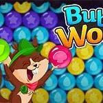 O veveriță animată ținând o bulă colorată într-un cadru vibrant, cu fundal de bile colorate și textul Bubble Woods