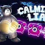Un urs de pluș cu mănuși galbene și o fetiță stau alături de trei creaturi mov cu un singur ochi, pe un fundal întunecat, alături de textul CALMING LIA