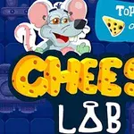 Un șoricel desenat animat cu ochelari și cuvântul „CHEESE LAB” scris într-un font mare și galben, pe un fundal albastru cu elemente de laborator