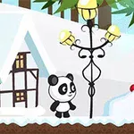 Un panda stă lângă un felinar într-un peisaj de iarnă cu zăpadă, o casă în fundal și un baston de bomboană colorat