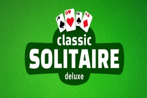 Text alb și cărți de joc pe un fundal verde, cu cuvintele classic solitaire deluxe în centru