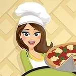 Femeie zâmbitoare în halat și bonetă de bucătar ținând o pizza cu brânză și legume