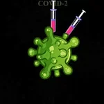 Imaginea prezintă un virus verde stilizat cu două seringi roșii plasate în el, pe un fundal negru
