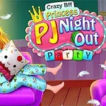 Două fete în pijamale colorate se distrează într-o cameră decorată vesel, cu perne și pene zburând în jur