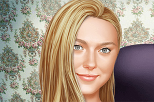 Femeie cu păr blond zâmbind în fața unui fundal cu tapet floral