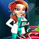 Medic în halat alb ținând o radiografie, vorbind cu un pacient așezat pe un scaun în cabinetul stomatologic, cu decor luminos