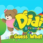 Ursuleț de pluș și pasăre colorată cu șapcă roșie pe fundal de curcubeu și copac, alături de textul Didi & Friends Guess What?