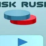 Discuri suprapuse albastru și roșu cu textul DISK RUSH deasupra și un buton de redare dedesubt