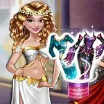 Două femei în ținute antice elaborate, una cu păr creț și coroană aurie, cealaltă cu păr negru și rochie roșie, prezentând trei ținute strălucitoare