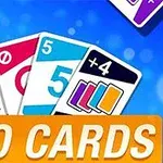 Cărți de joc colorate pe fundal albastru cu textul DUO CARDS scris dedesubt