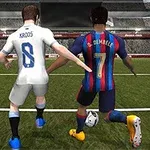 Doi jucători de fotbal cu spatele, unul în echipament alb și celălalt în echipament cu dungi albastre și roșii, aleargă pe terenul de fotbal
