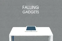 Plasează gadget-uri pe masă și încearcă să creezi un turn vertical mare