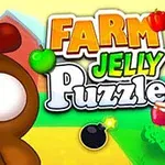 Un pui desenat într-un stil animat apare în fața unui fundal colorat cu o clădire roșie și doi copaci verzi, alături de textul Farm Jelly Puzzle decorat cu mere și o bombă mică