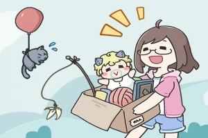 O persoană cu ochelari și păr scurt poartă o cutie cu diverse obiecte, inclusiv o păpușă cu urechi de pisică, iar o pisică este agățată de un balon în zbor