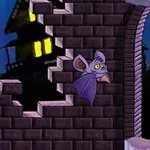 Liliec pe un zid de cărămidă deteriorat, cu o casă veche și întunecată în fundal