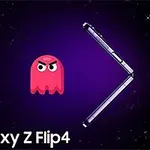 Telefon Samsung Galaxy Z Flip4 pliat în formă de V pe fundal mov, alături de un personaj animat roz cu expresie furioasă