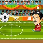 Două personaje de desene animate cu capete mari joacă fotbal pe un teren, cu o mulțime în fundal