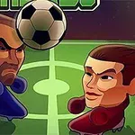 Două personaje animate, cu capete mari, se confruntă pe un teren de fotbal în timp ce o minge este suspendată deasupra lor