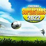 Un fotbalist șutează o minge spre poartă, iar un portar încearcă să o oprească, pe un stadion sub un cer senin, cu textul Football Superstars 2022 în partea dreaptă sus