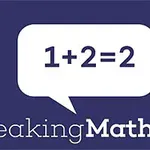 Fundal albastru cu o bulă de dialog albă conținând ecuația incorectă 1+2=2 și textul Freaking Math dedesubt