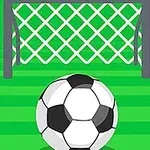 Minge de fotbal alb-negru pe un teren verde în fața unei porți de fotbal