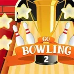 Trofeu de aur înconjurat de popice de bowling și stele, cu un banner portocaliu pe care scrie GO BOWLING 2