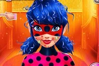 Ajută LadyBug să se îndrăgostească la petrecerea ei faimoasă de Halloween