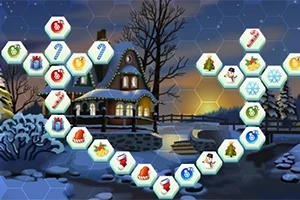 Peisaj de iarnă cu o casă luminată acoperită de zăpadă și hexagoane cu simboluri de Crăciun în prim-plan
