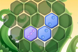 Țestoasă verde stilizată cu carapace hexagonală și piese albastre și mov pe ea