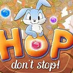 Un iepuraș albastru stă pe o piatră mare, înconjurată de cristale colorate și frunze de toamnă, cu textul HOP dont stop!