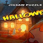 Casă bântuită iluminată, un dovleac mare sculptat și o piesă de puzzle, cu textul Jigsaw Puzzle Game Halloweeny