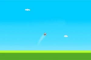 O minge de fotbal zboară pe un cer albastru cu nori pufoși și un câmp verde la orizont