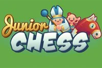 În Junior Chess, joacă pe o tablă de șah frumoasă și arată-ți