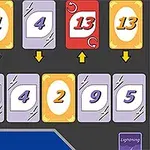 Cărți numerotate și o carte roșie cu textul Flip Card aranjate pe un fundal închis, cu săgeți indicând direcția cărților