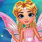 Zână cu păr blond împletit și aripi roz, ținând o baghetă magică, pe un fundal albastru-verde